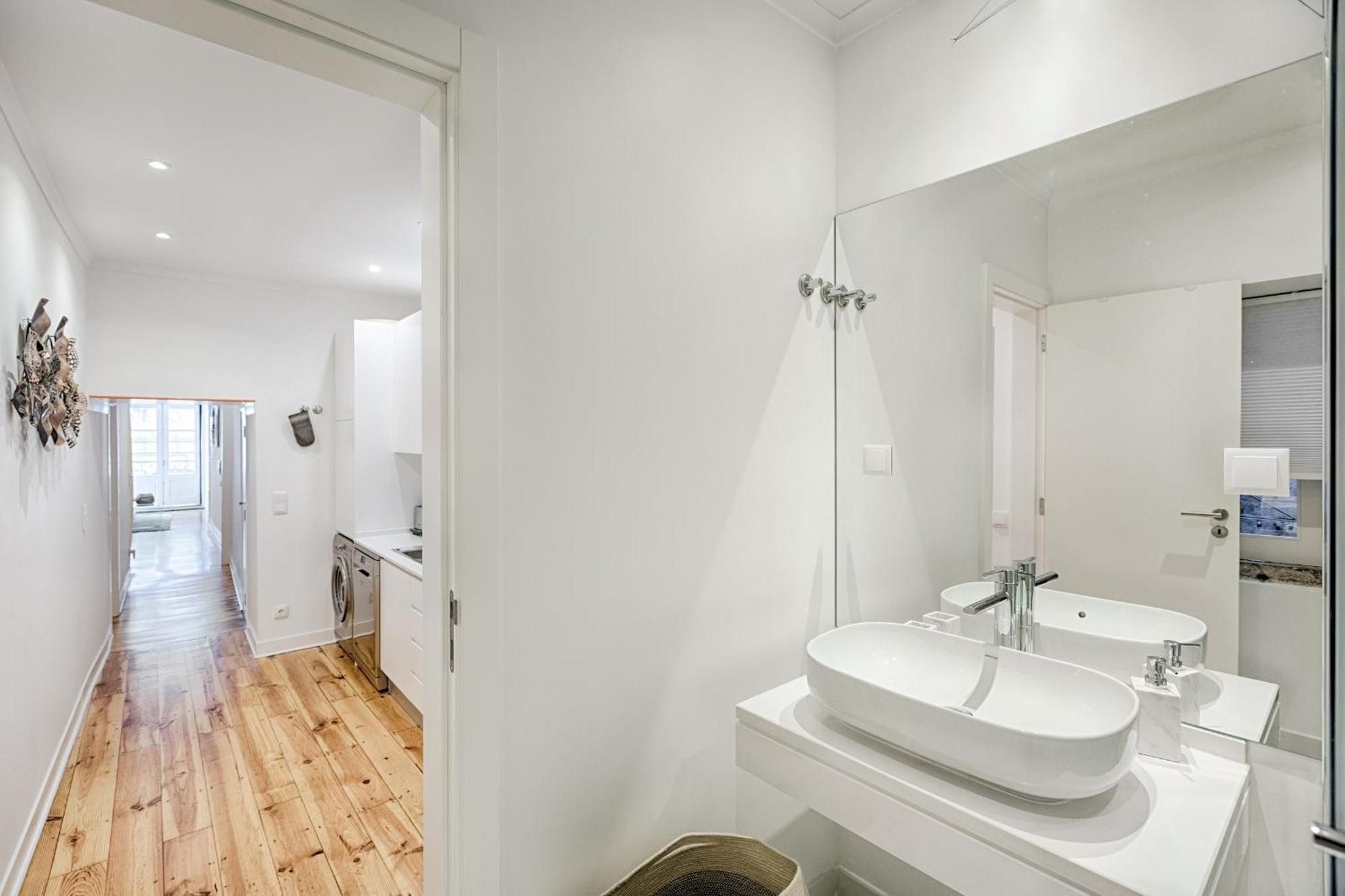 Architectural Gem In Bica Apartment Lisbon Exterior photo